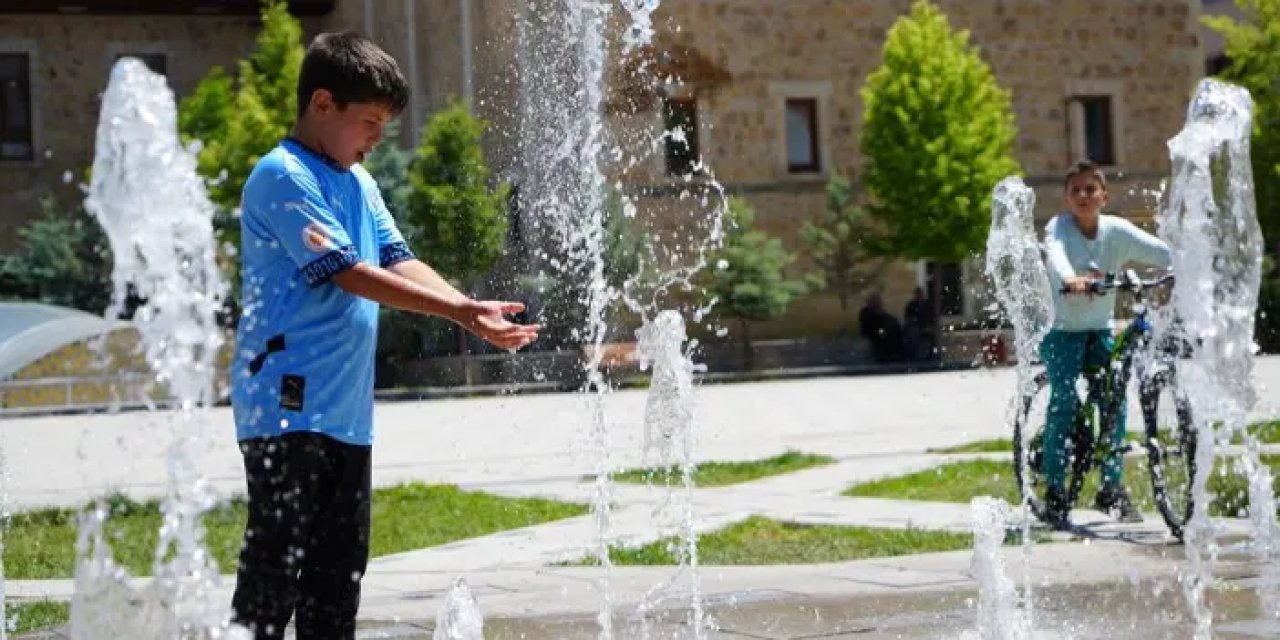 Bayburt’ta yaz geldi! İnsanlar güneşin tadını çıkardı