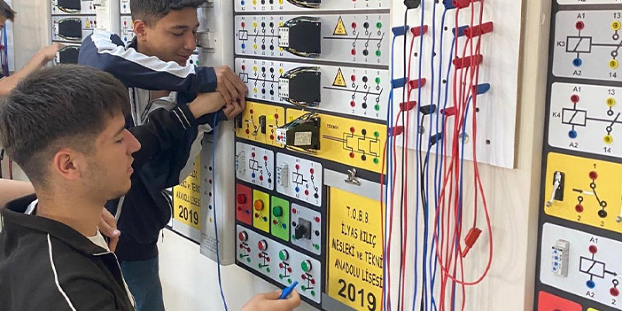 Samsun'da MTAL'dan büyük başarı! Bilişim teknolojileri alanında ikinci oldular