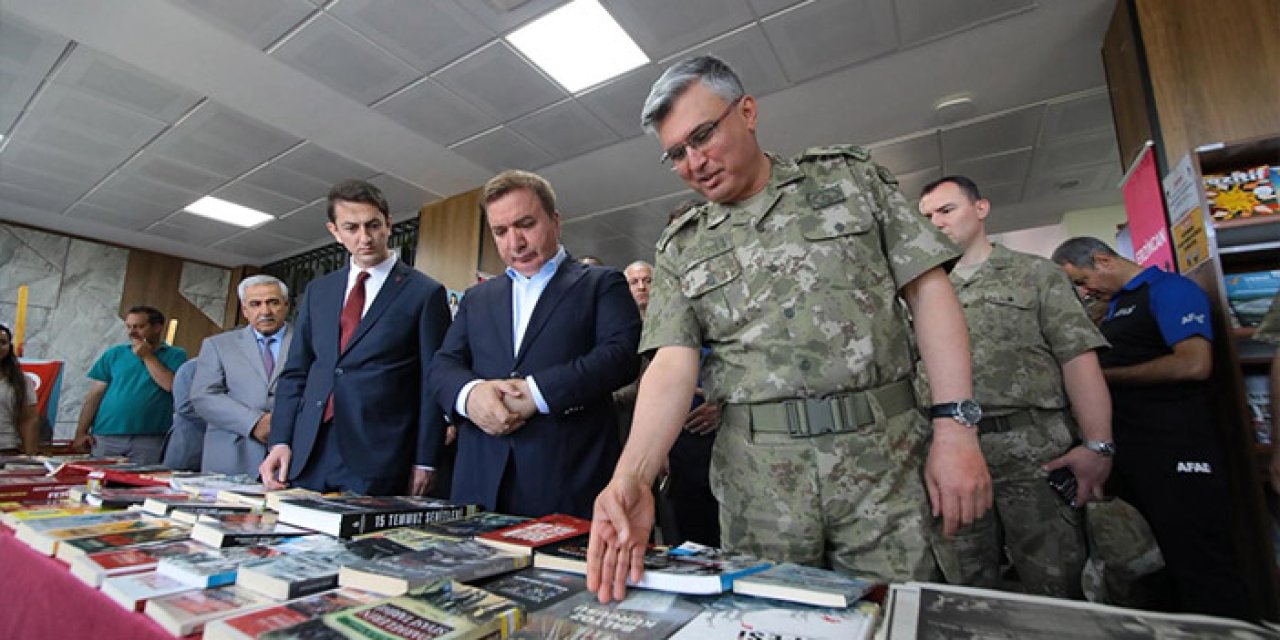 Erzincan'da 15 Temmuz kitap ve resim sergisi açıldı