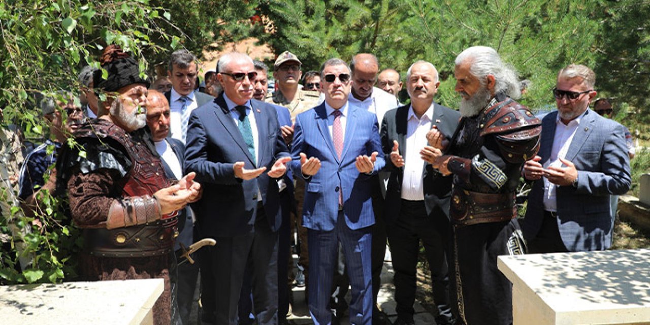 Bayburt'ta Dede Korkut dualarla anıldı!