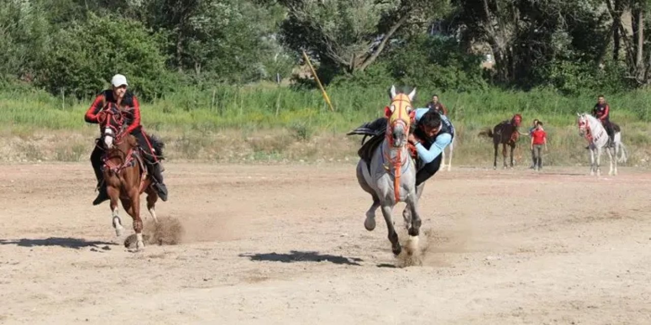 Bayburt’ta Dede Korkut Cirit Müsabakası' düzenlendi