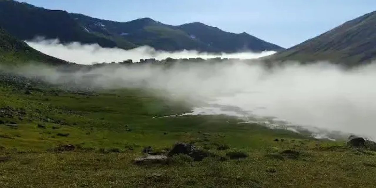 Rize’de gölde yüzen adalar özellikleriyle turistlerin ilgi odağı!