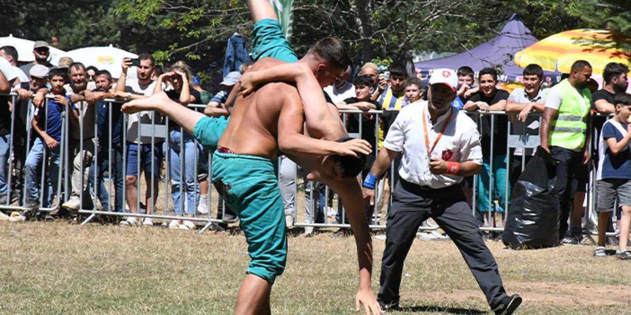 Bursa Alıç yaylası güreşleri nefes kesti