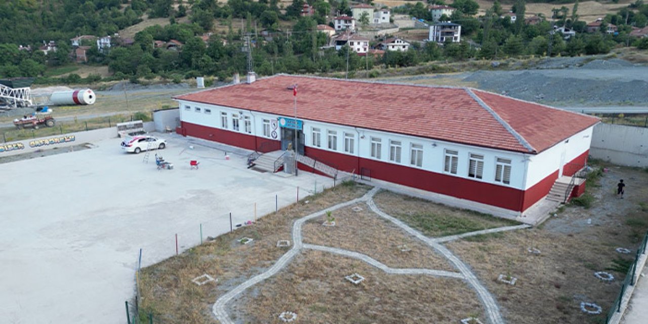 Samsunspor Derneği'nden kırsal okula renkli dokunuş