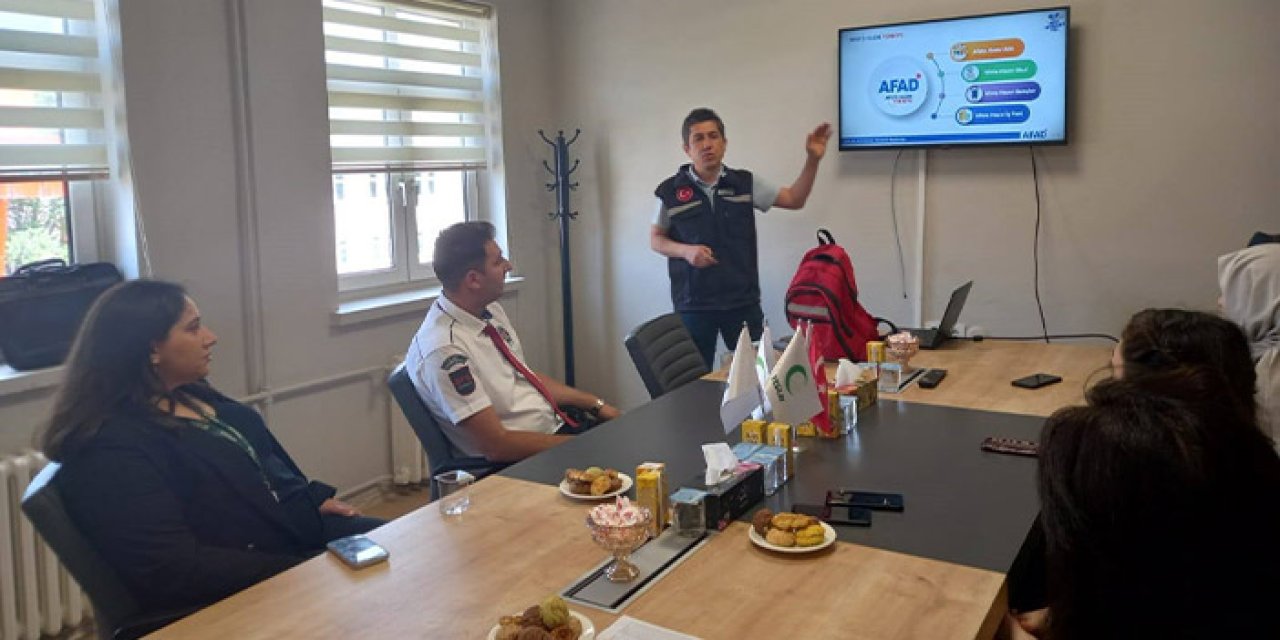 Bayburt'ta yeşilay personeline afet ve yangın tatbikatı