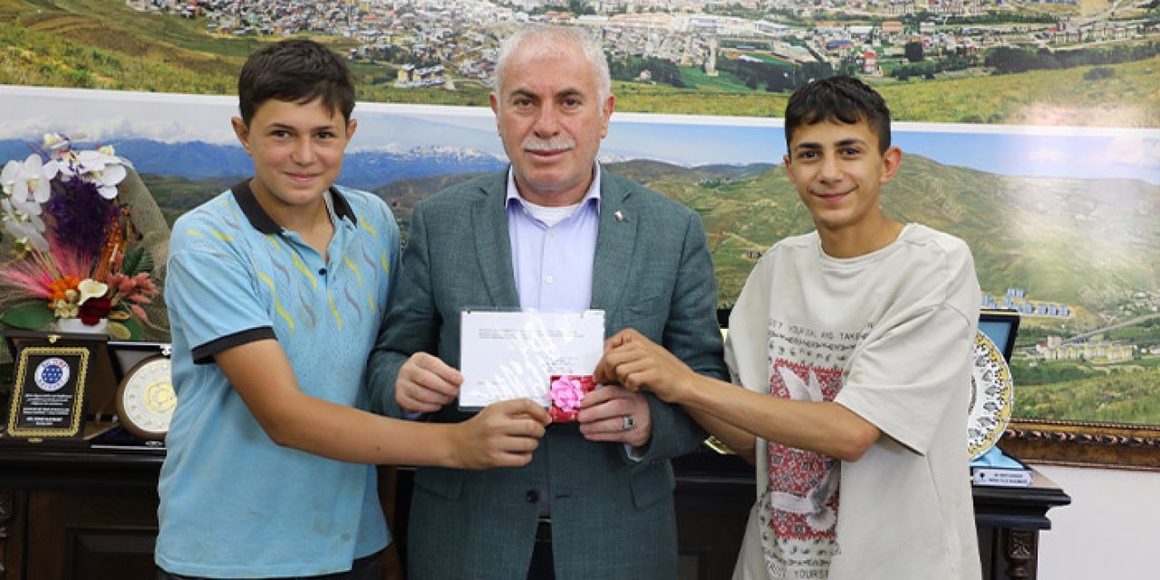 Bayburt'ta şenlik balonu ödül getirdi