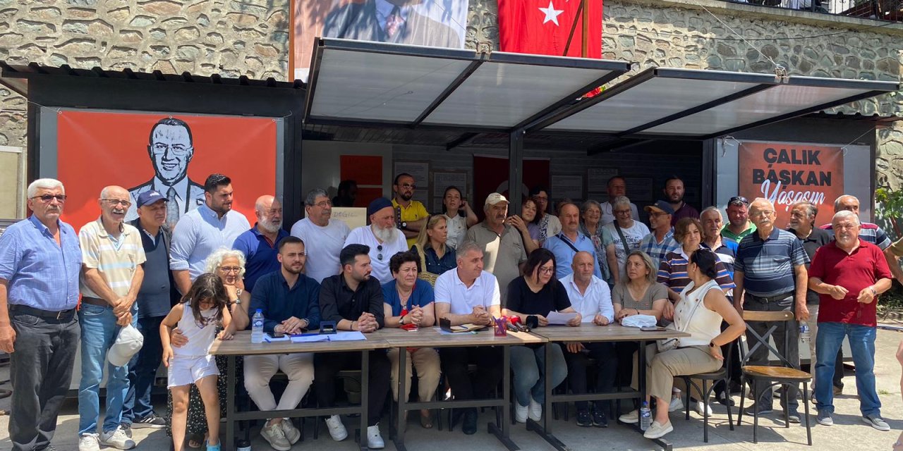 Trabzon’da Mehmet Murat Çalık’a Destek Standı Kuruldu "Kan bulaştı ölüm bulaşmasın"