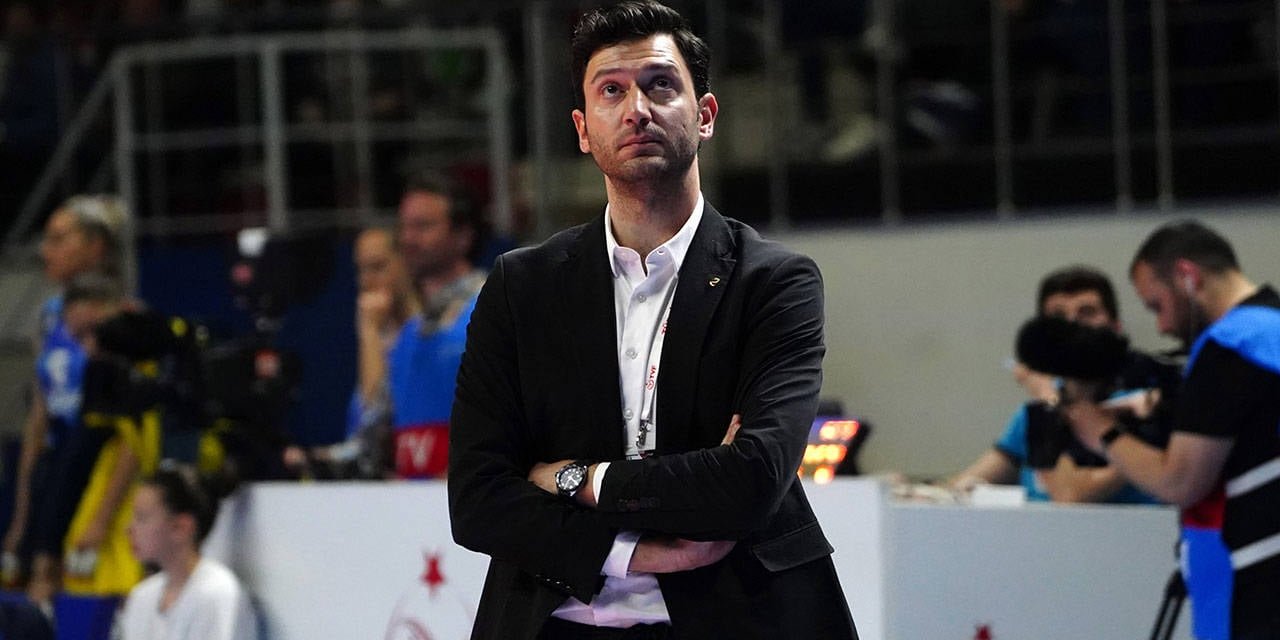 Ferhat Akbaş Kimdir? Kariyeri, Çalıştırdığı Takımlar ve Elde Ettiği Başarılar