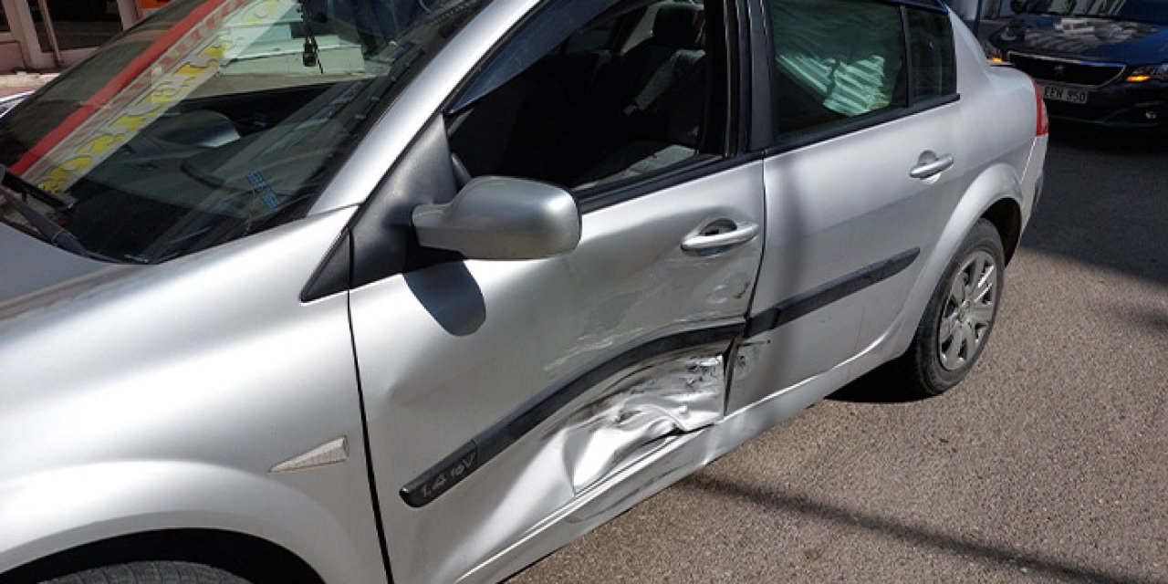 Samsun’da Hafif Ticari Araç ile Otomobil Çarpıştı: 1 Yaralı