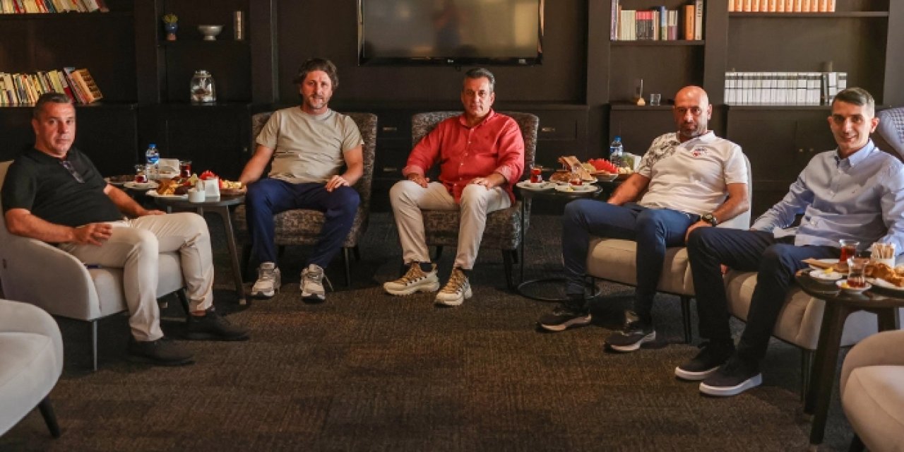 Başkan Celil Hekimoğlu’ndan Trabzonspor kampına ziyaret!