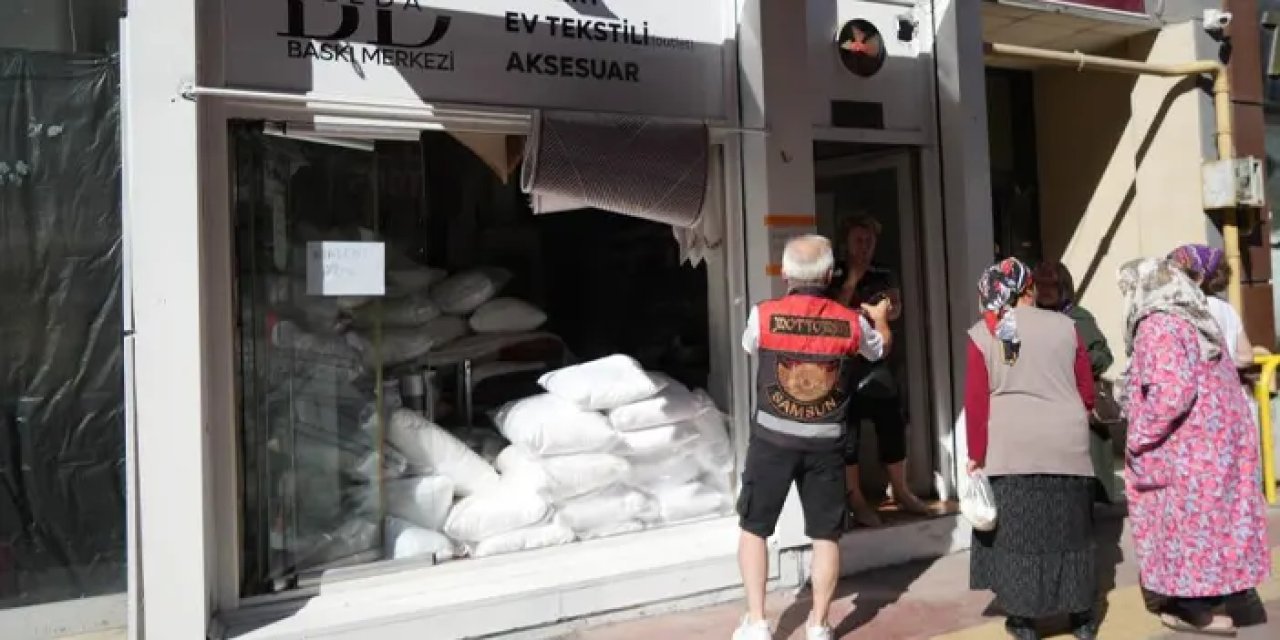 Samsun’da tekstil mağazası alevler içinde kaldı