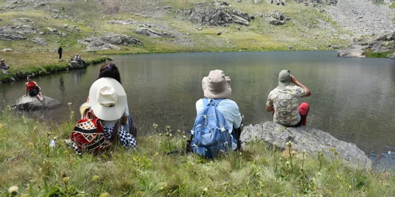 Gümüşhane’nin Artabel Gölleri’nde hafta sonu yoğunluğu!