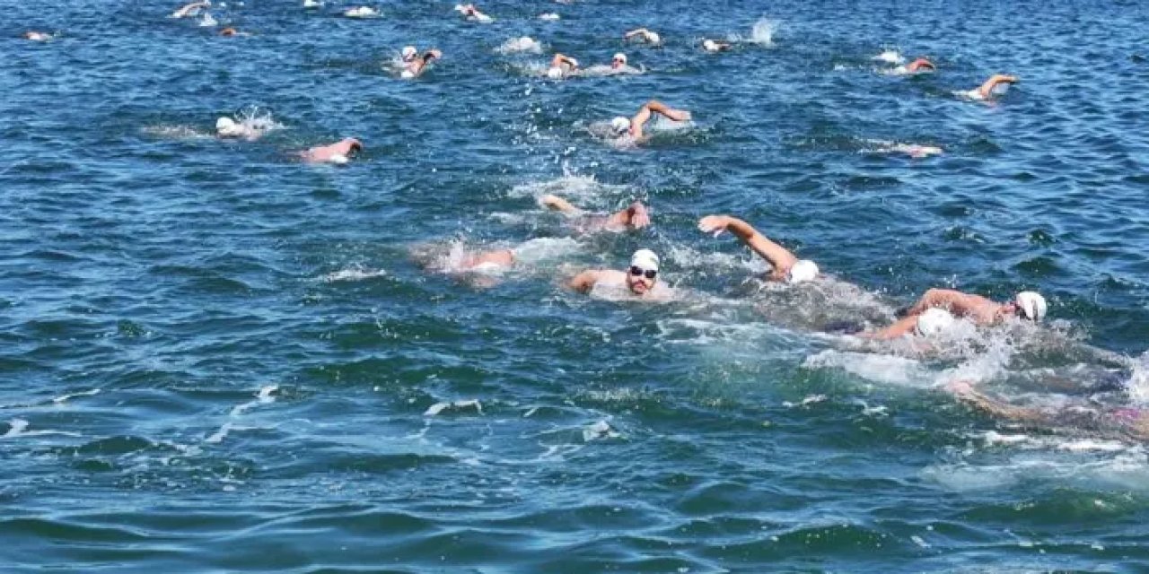 Samsun Terme’de açık su ve yüzme yarışmasında renkli görüntüler