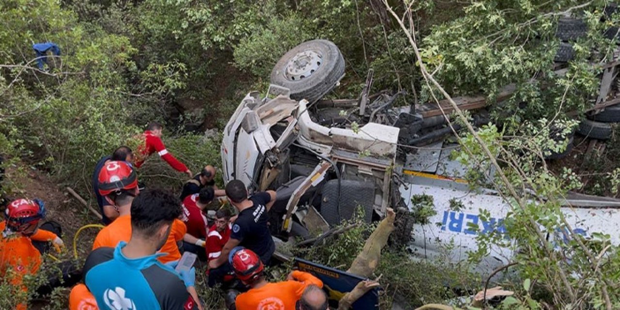 Yangına giderken kazada hayatını kaybeden 3 kişinin kimlikleri belli oldu