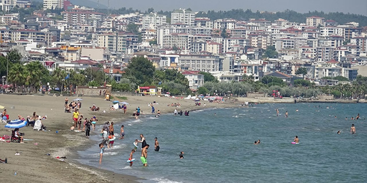 Samsun’da 1 metrelik dalgalar nedeniyle denize girmeyin uyarısı