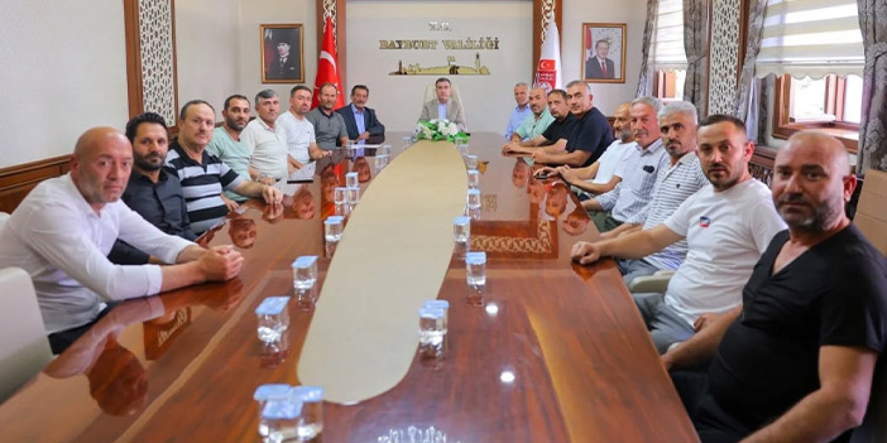 Bayburt’ta servis şoförlerine bilgilendirme toplantısı yapıldı