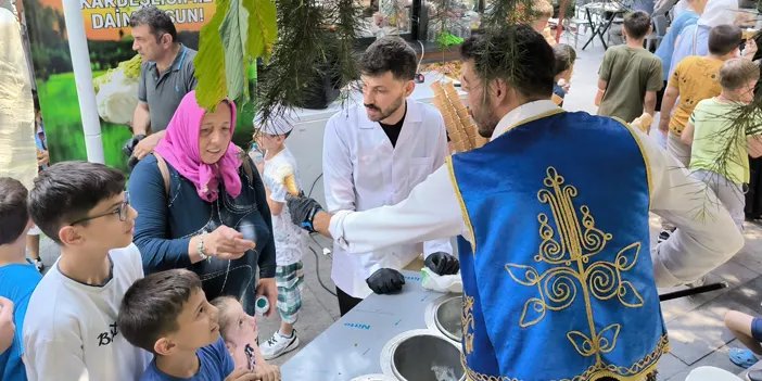 Depremde yapılan iyiliği unutmadı! Çocukların yüzünü Maraşlı dondurmacı güldürdü