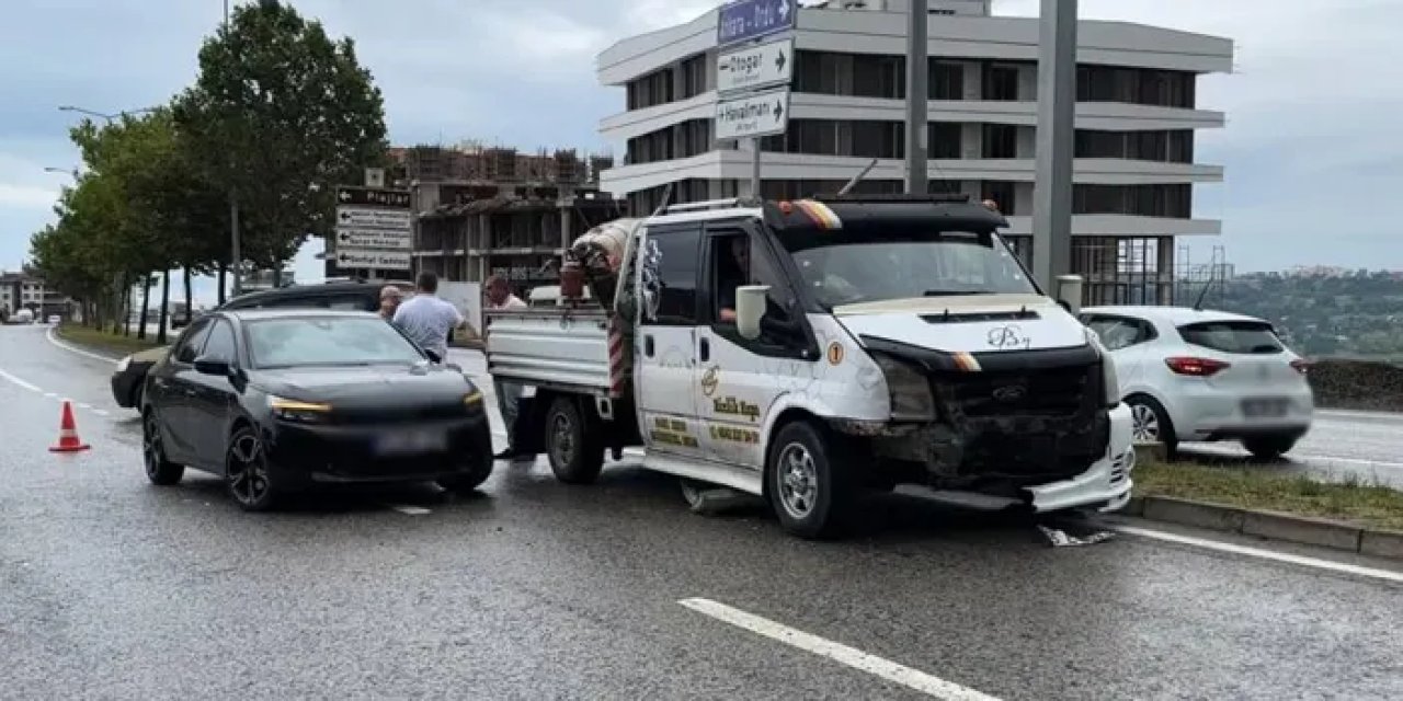 Samsun’da kamyonet ile otomobil çarpıştı! Yaralılar var