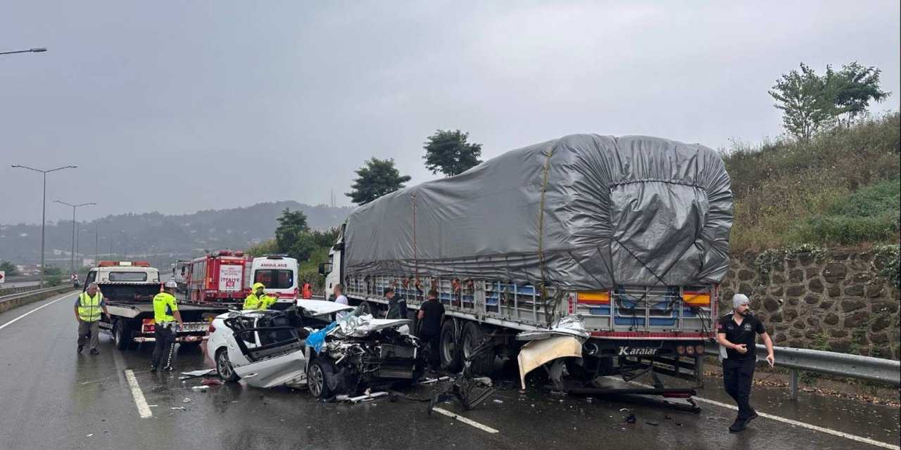 Park halindeki tıra çarptı! Ölü ve yaralılar var