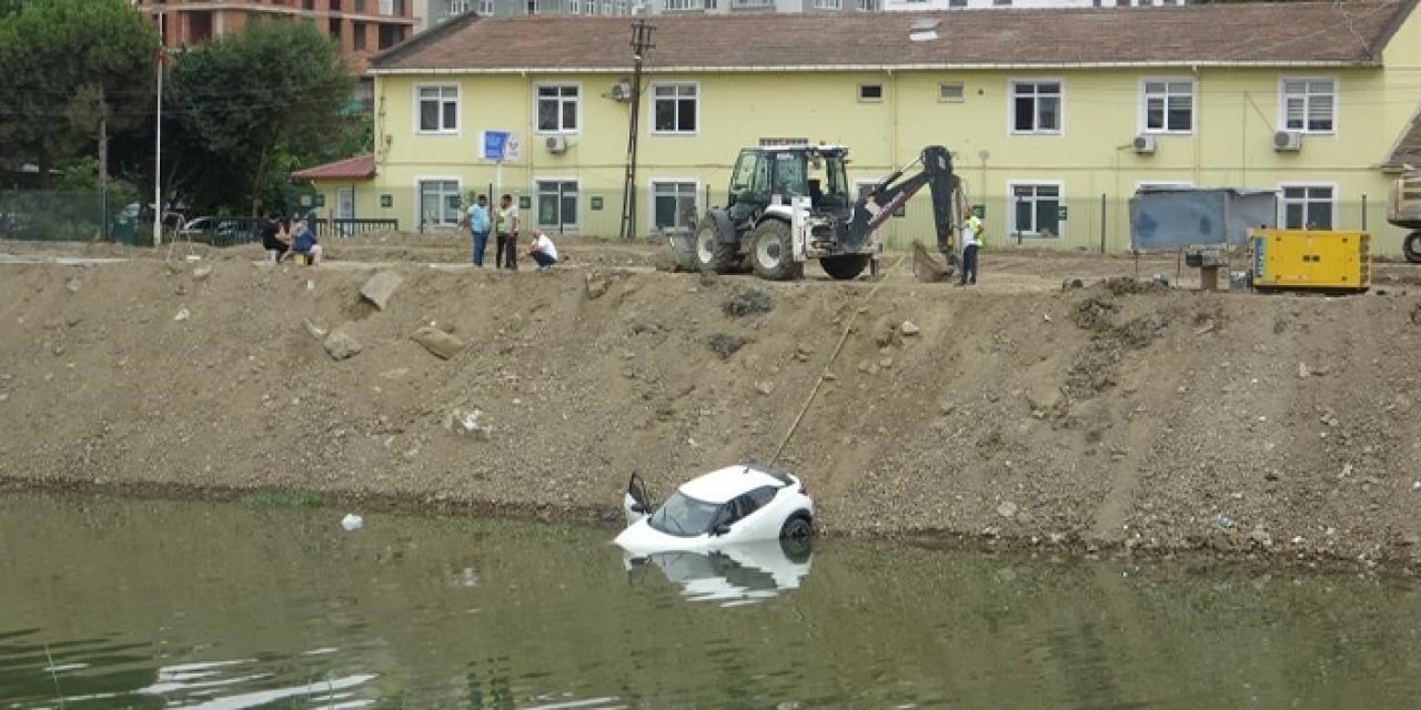 Samsun'da SUV aracın ırmağa düştü anlar güvenlik kamerasında