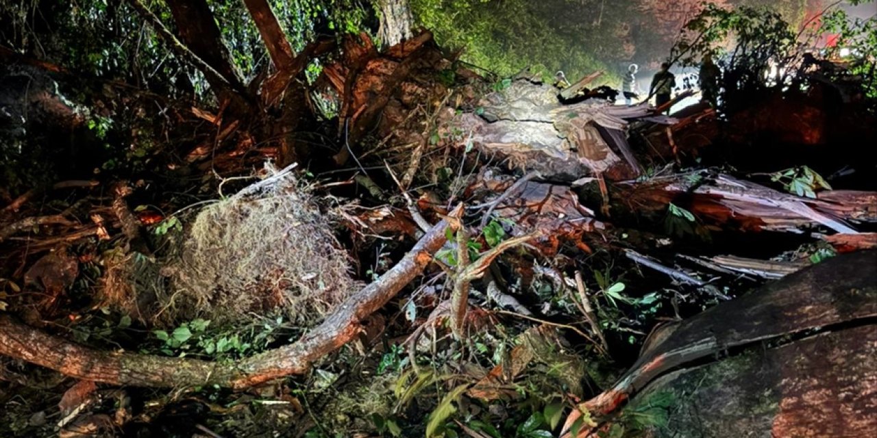 Rize'de heyelan nedeniyle kapanan yol ulaşıma açıldı