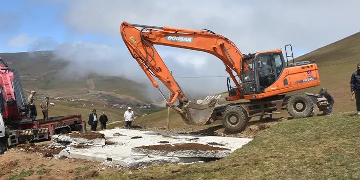 Gümüşhane'de kaçak yapılan binalar yıkılıyor!