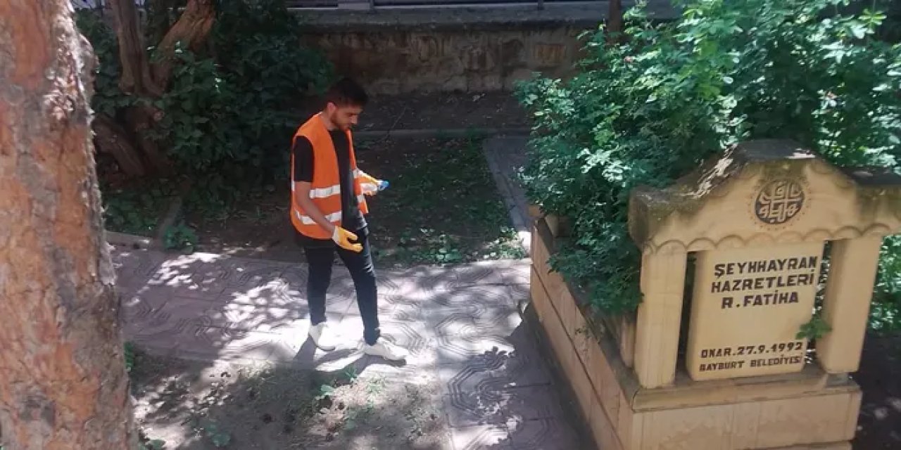 Bayburt’ta mezarlık ve türbeler temizlendi