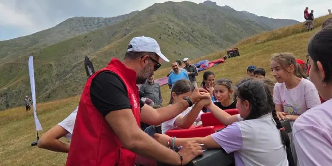 Artvin’de oyun ve eğlence çocukların ayağına getirildi!
