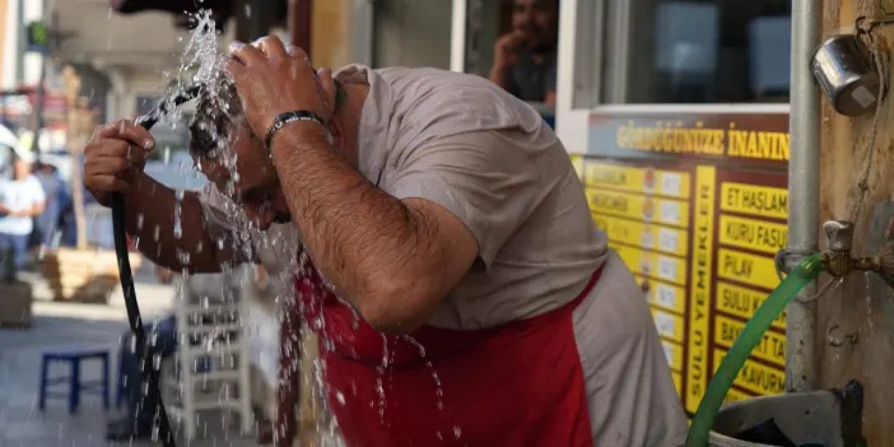 Bayburt’ta kavurucu sıcağa hortumlu çözüm!