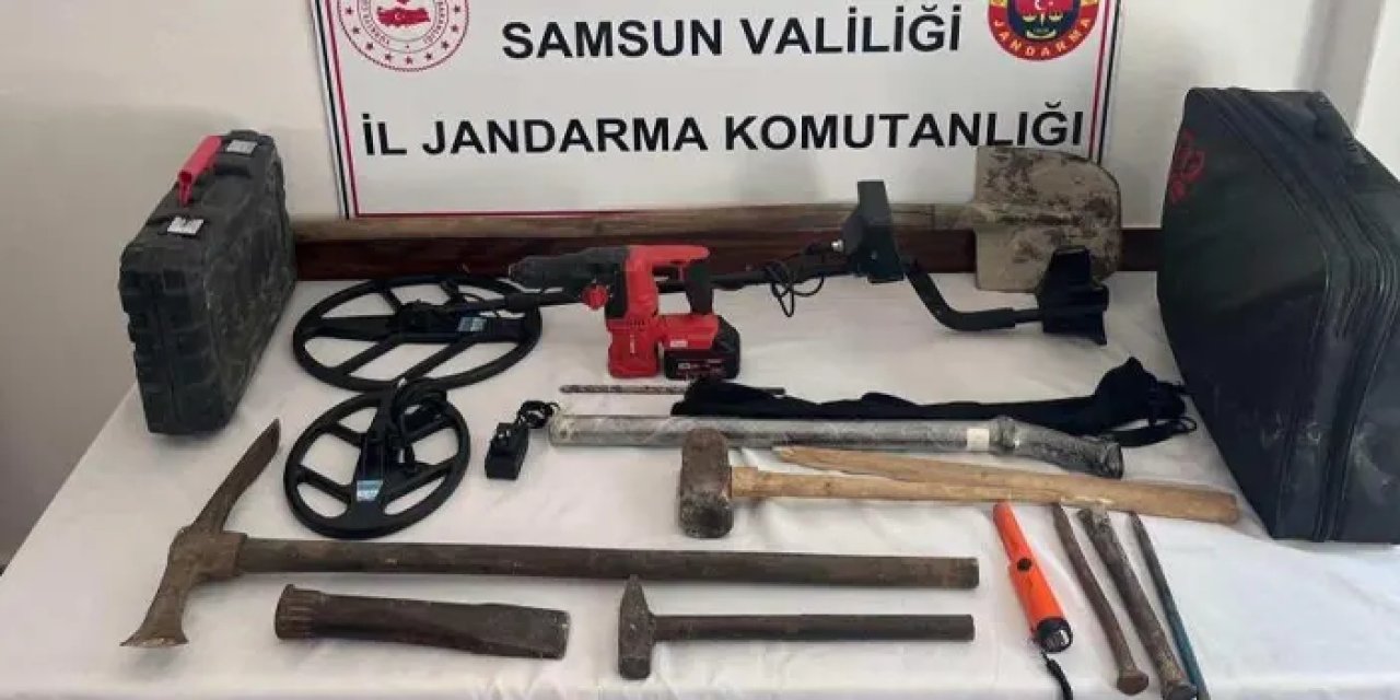 Samsun’da kaçak kazı yapan 3 kişi jandarmaya yakalandı