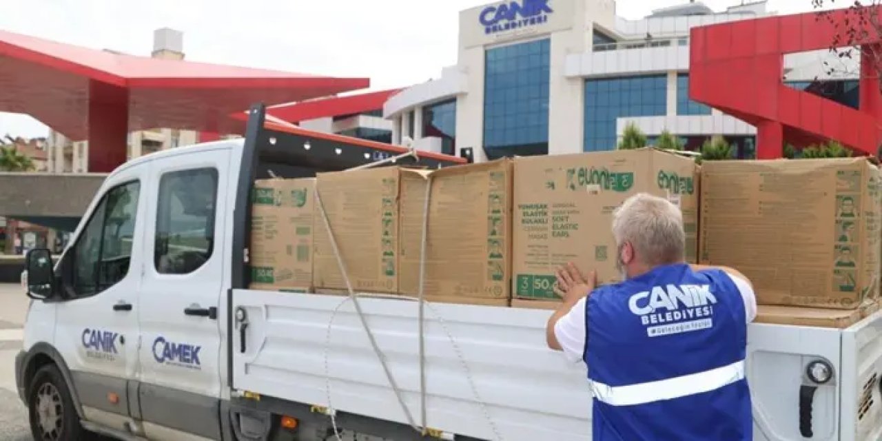 Samsun’da kurumlara 100 bin maske desteği verildi!