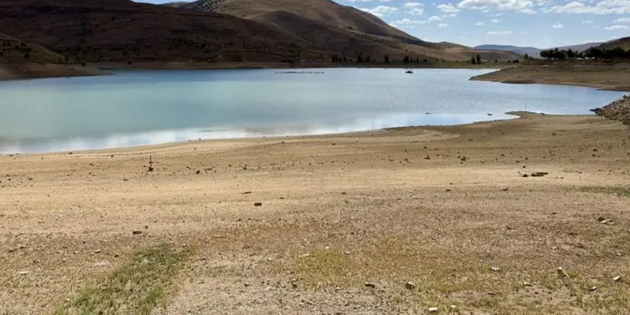 Bayburt’ta Gökçedere Göleti’nin su seviyesi düştü!