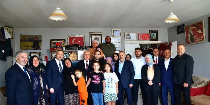 Vali Aziz Yıldırım, Şehit Eren Bülbül’ün Kabrini Ziyaret Etti