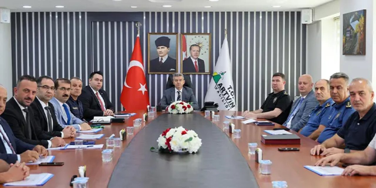 Artvin'de  İl Spor Güvenliği Toplantısı Vali'ninde katılımıyla gerçekleşti