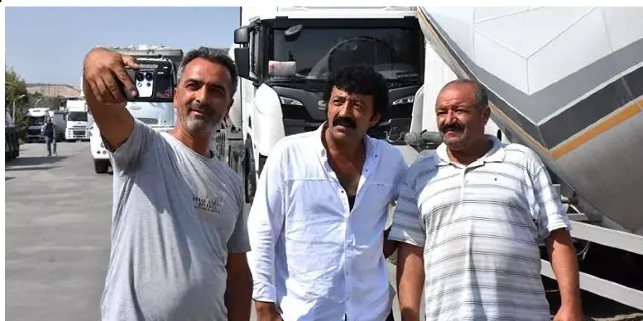 Müslüm Gürses'e benzeyen tır şoförü kimdir? İşte merak edilenler