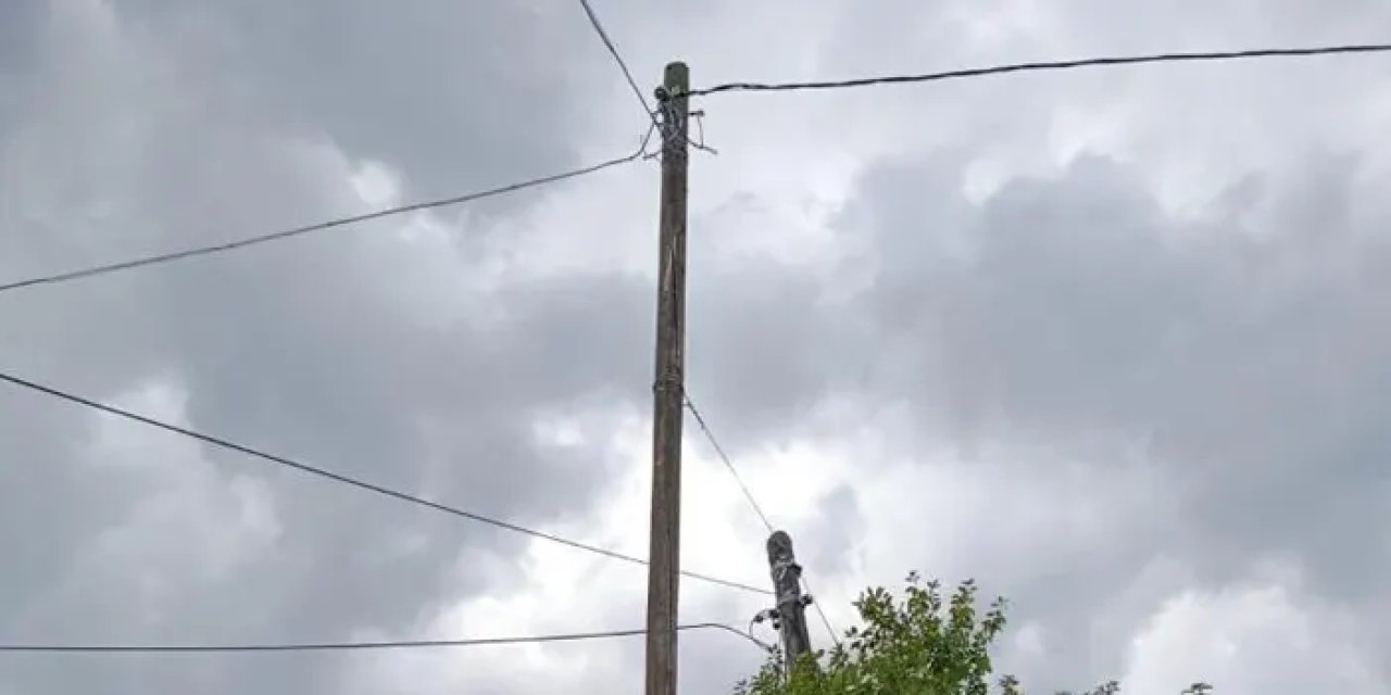 Samsun’da korku saçan elektrik direği düzeltildi!
