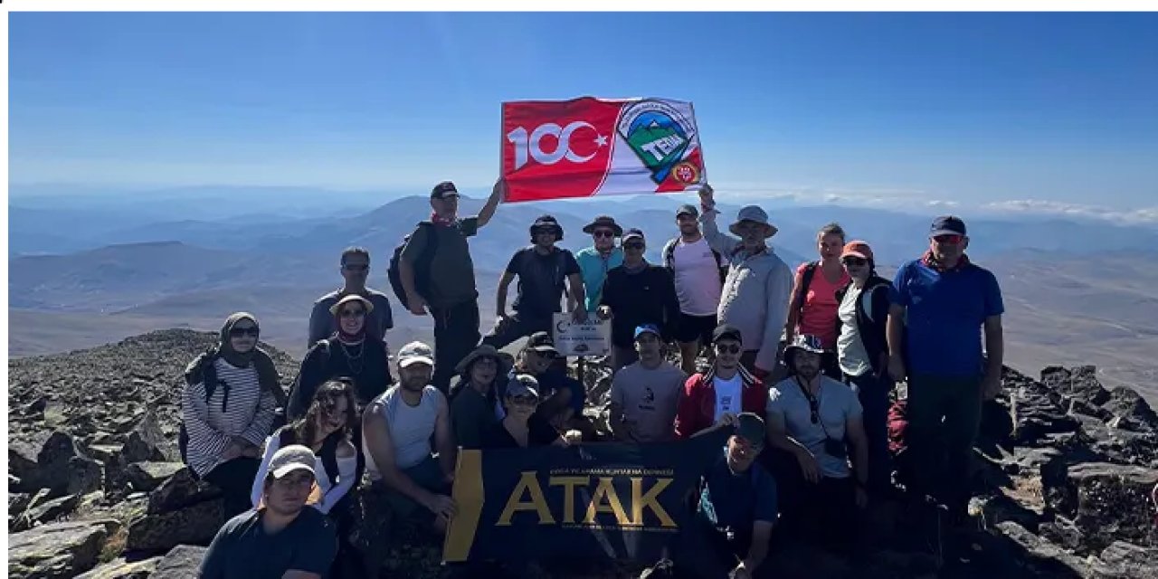 Trabzon ve Giresunlu sporcular Karagöl dağına tırmandı