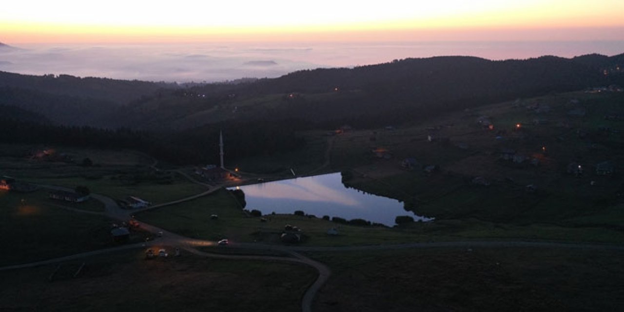 Trabzon’un saklı cenneti Hırsafa Yaylası, gün batımıyla dikkat çekiyor!
