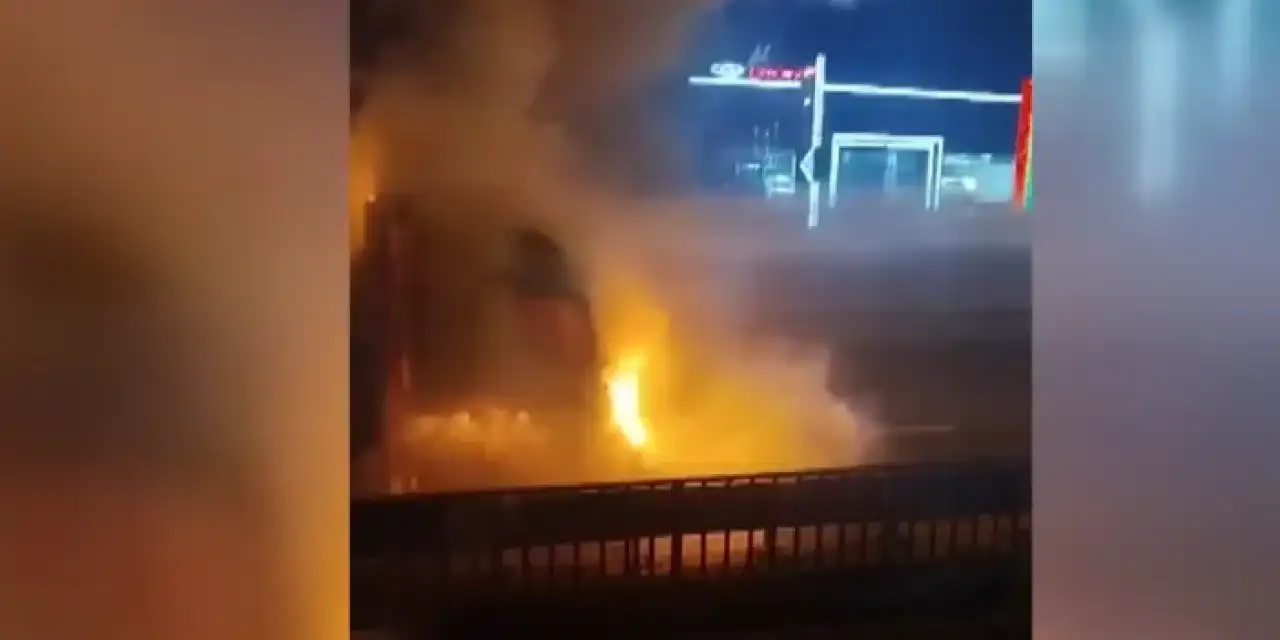 Seyir halindeyken alev alev yanmaya başladı!