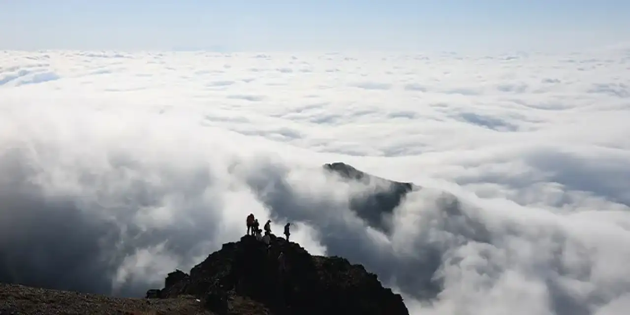 Zirvenin en güzel yerinde yer alan mescit!