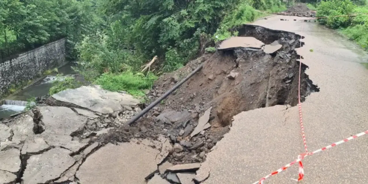 Artvin'de yaşanan felaket nedeniyle yollar kapandı!