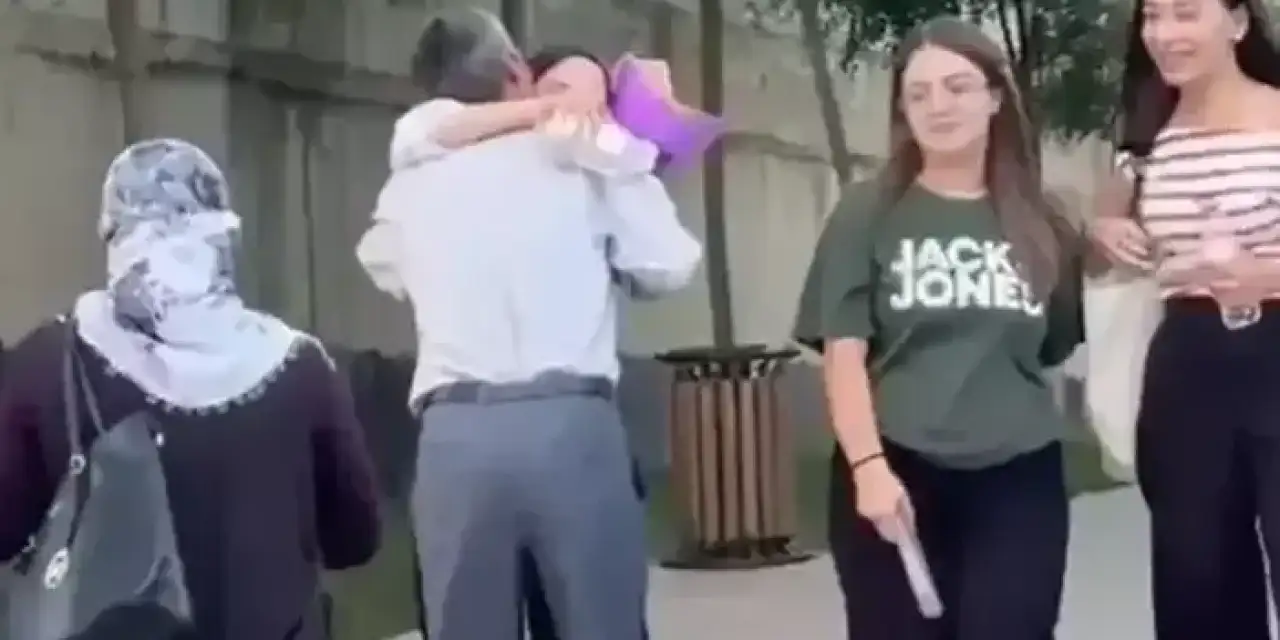 YKS çıkışında babası çiçekle karşılamıştı! Çimen hayalindeki bölüme yerleşti