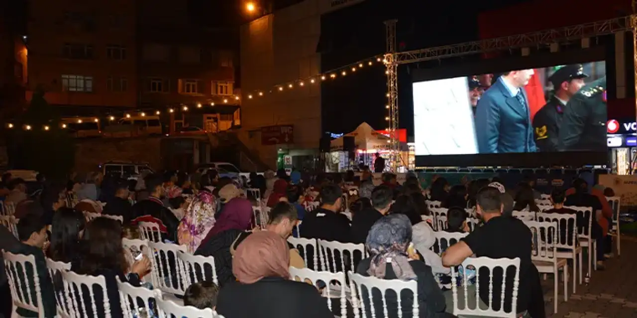 Samsun'da açık havada sinema gecesi!