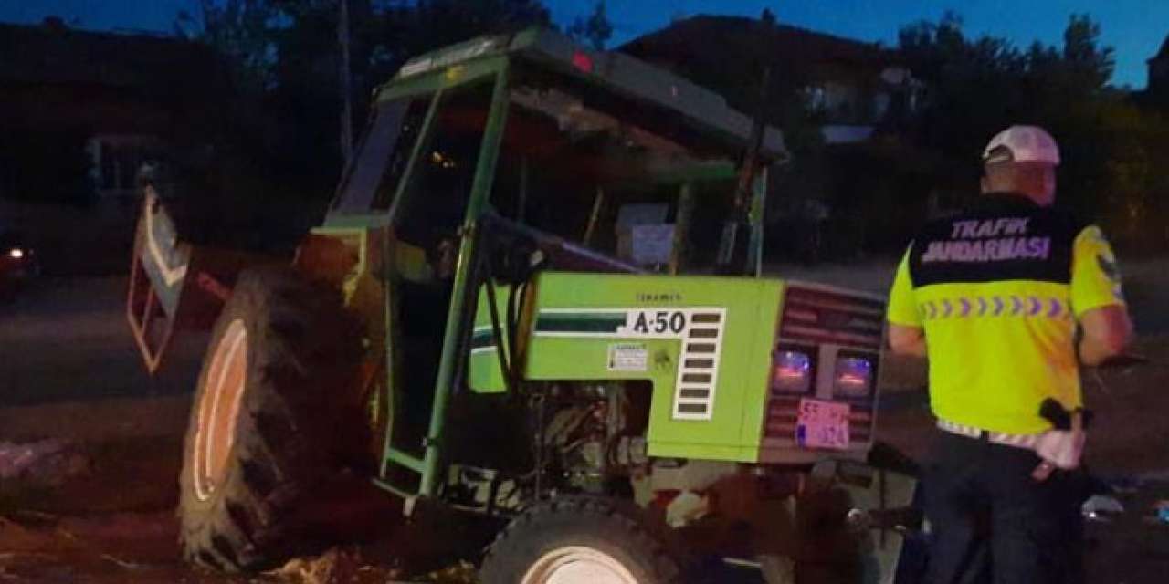 Vezirköprü’de otomobil ile traktör çarpıştı!