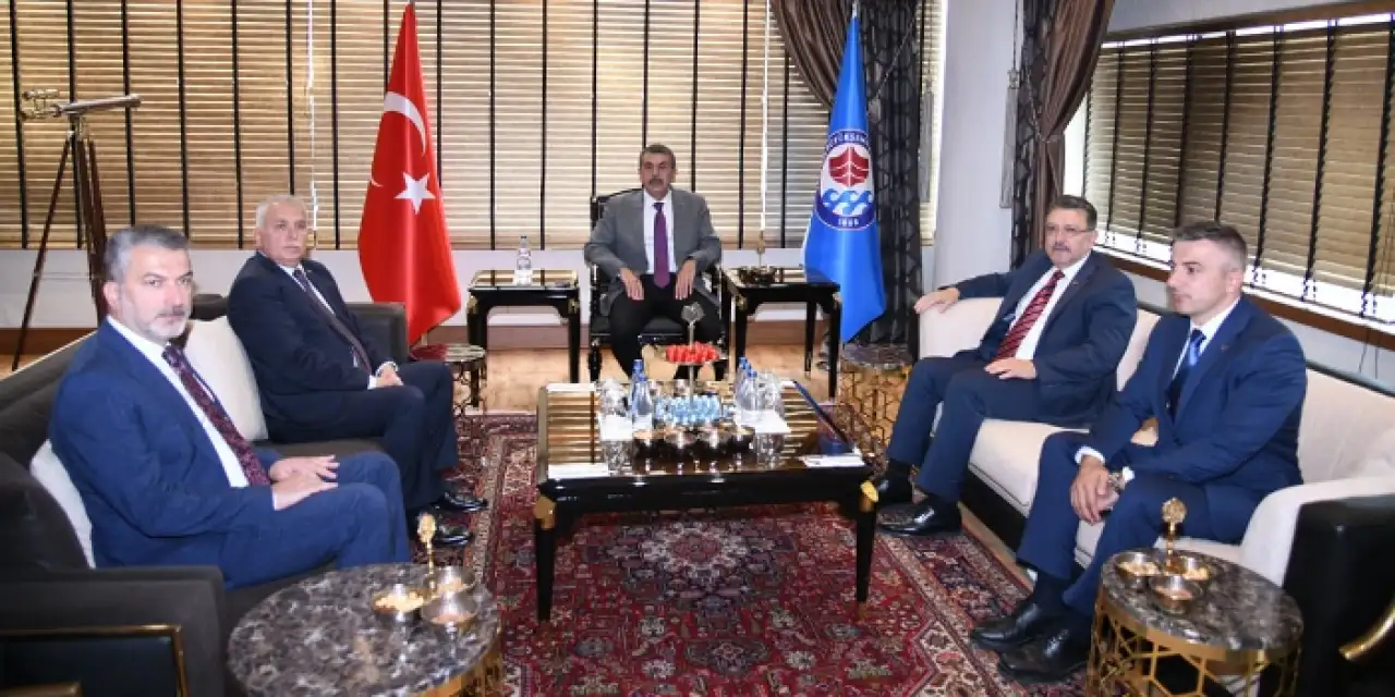 Bakan Yusuf Tekin Büyükşehir Belediyesi’ni ziyaret etti!