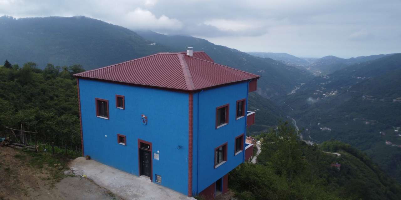 Trabzon'da bordo-mavi her yerde!