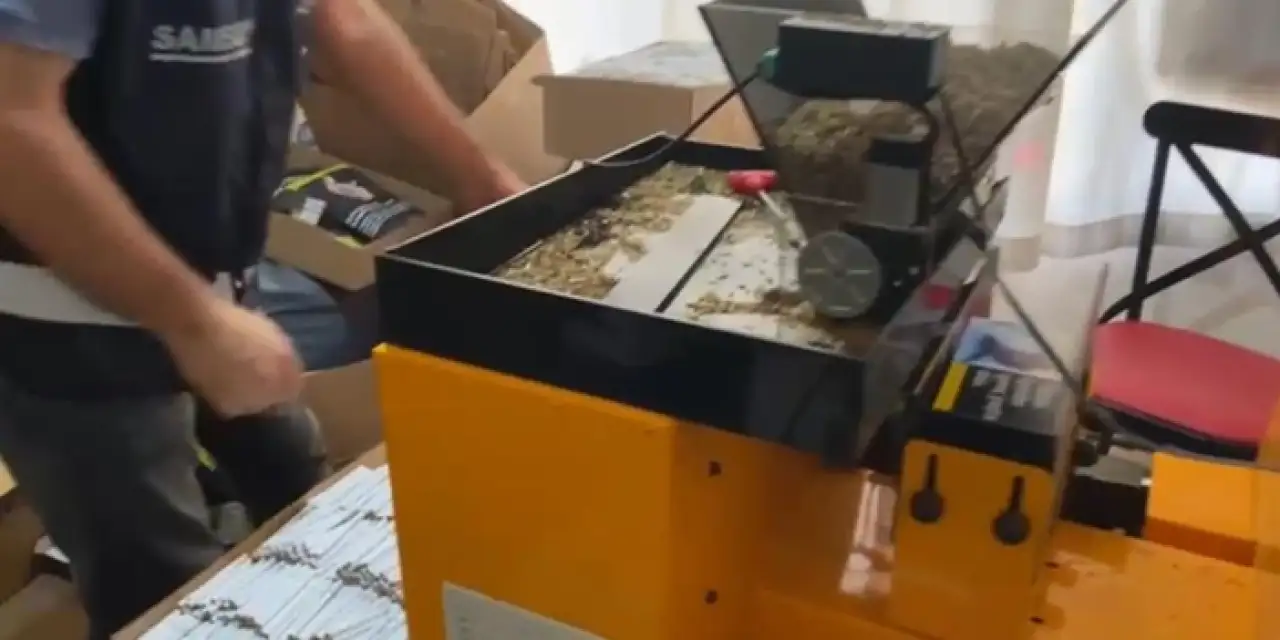 Samsun'da sigara fabrikası gibi ev! 48 bin makaron...