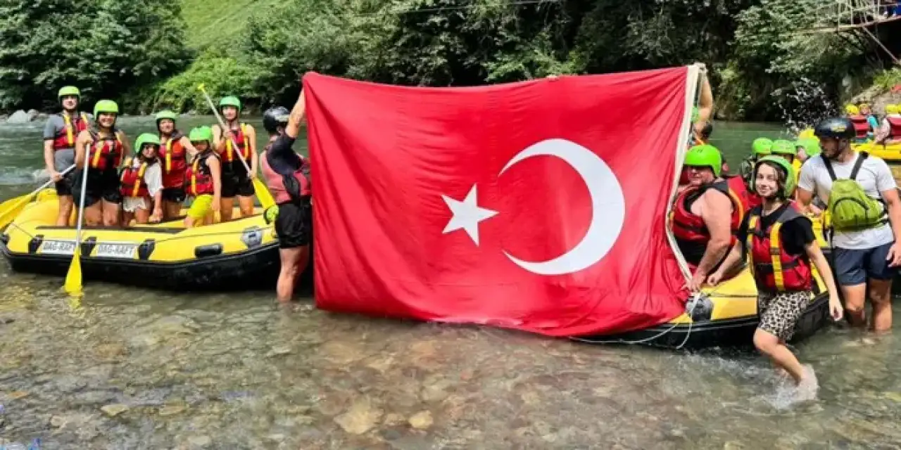 Rize’de 30 Ağustos için kürek çektiler!