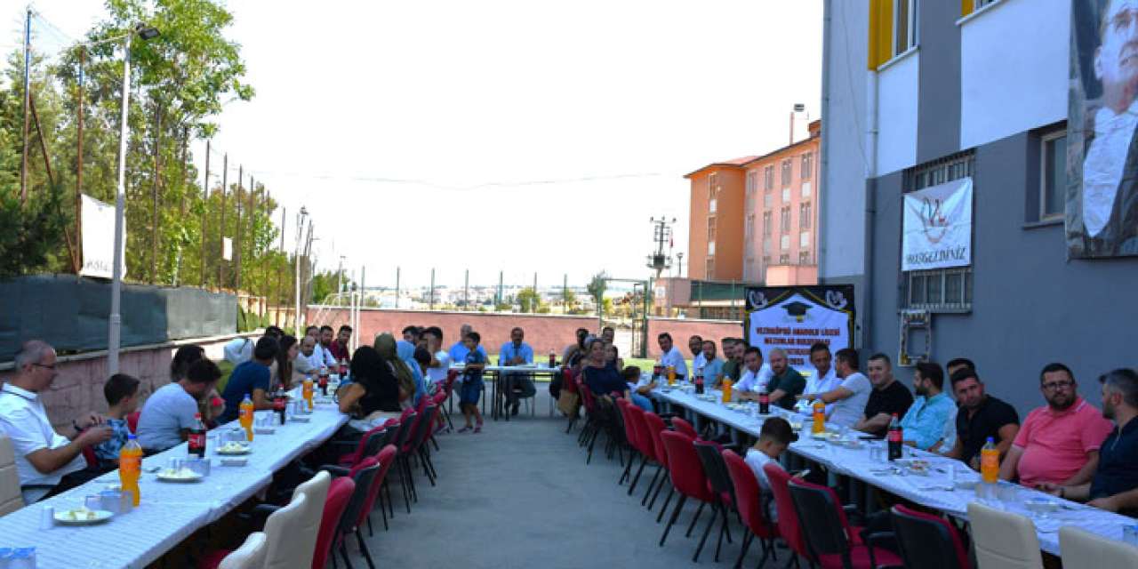Vezirköprü Anadolu Lisesi’nde pilav günü buluşması!