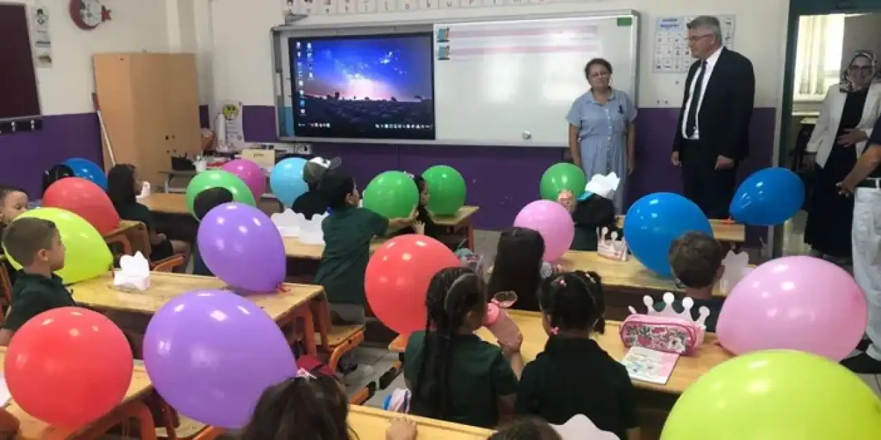 Samsun’da uyum haftası başladı! Minikler sıralarda yerini aldı